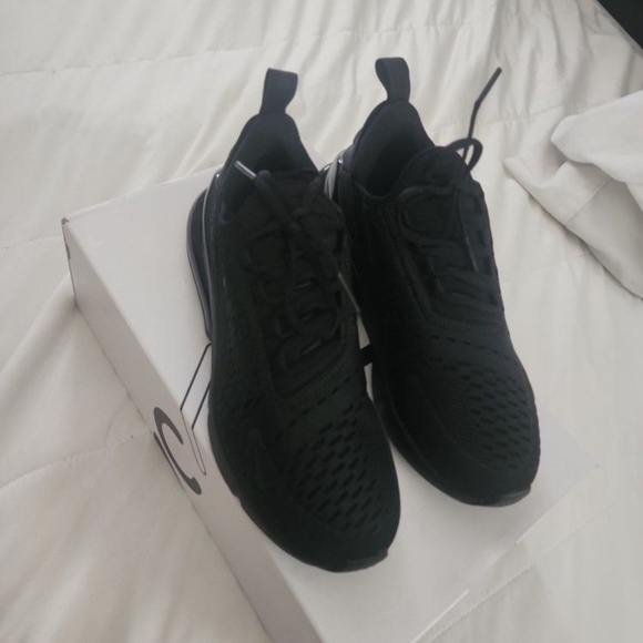 Athletic_Shoes